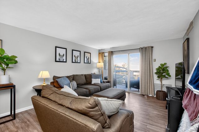 2121 Nicholasville Road 204, Lexington, KY 40503