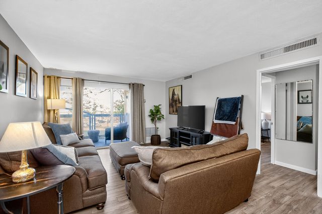 2121 Nicholasville Road 204, Lexington, KY 40503