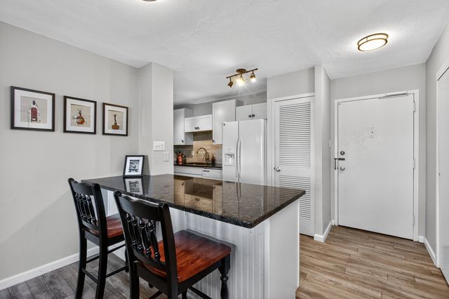 2121 Nicholasville Road 204, Lexington, KY 40503