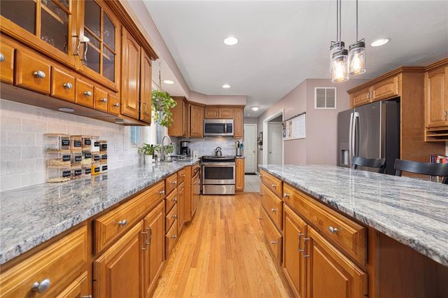 33 Old Meadow Lane, Cumberland, RI 02864