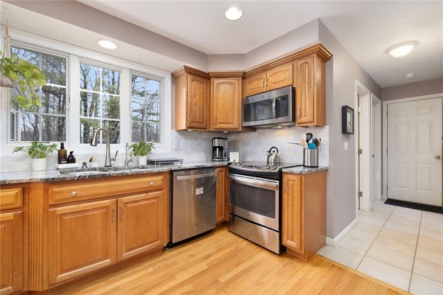 33 Old Meadow Lane, Cumberland, RI 02864