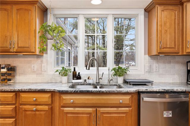 33 Old Meadow Lane, Cumberland, RI 02864