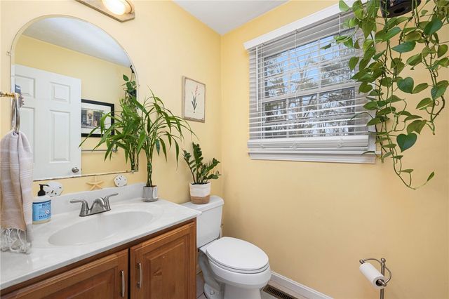 33 Old Meadow Lane, Cumberland, RI 02864