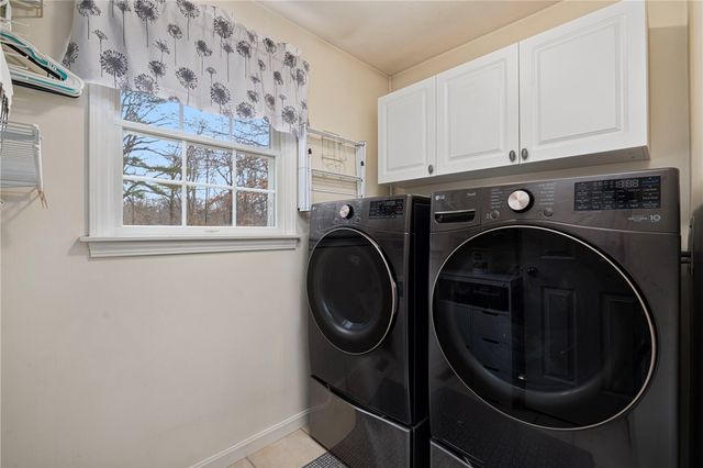 33 Old Meadow Lane, Cumberland, RI 02864