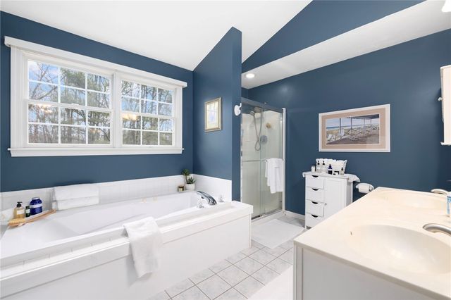 33 Old Meadow Lane, Cumberland, RI 02864