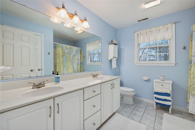 33 Old Meadow Lane, Cumberland, RI 02864