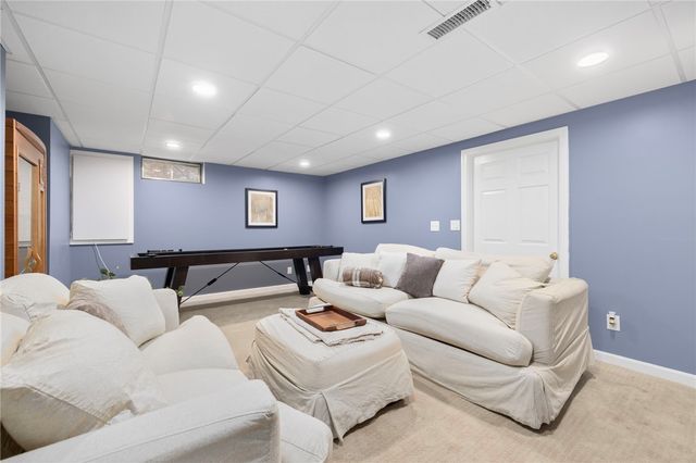 33 Old Meadow Lane, Cumberland, RI 02864