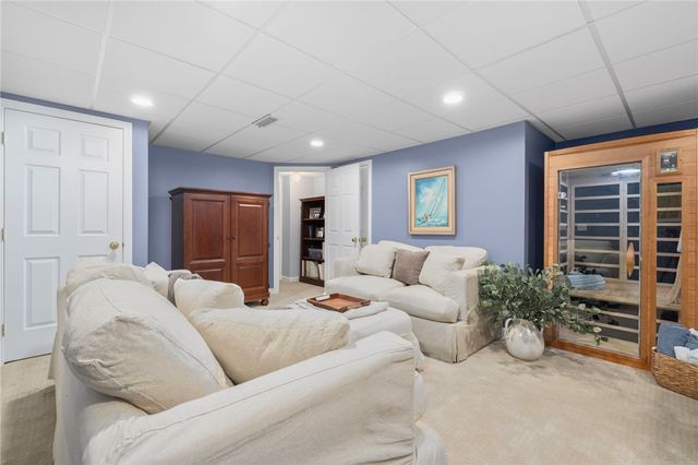 33 Old Meadow Lane, Cumberland, RI 02864