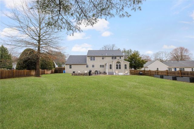 33 Old Meadow Lane, Cumberland, RI 02864