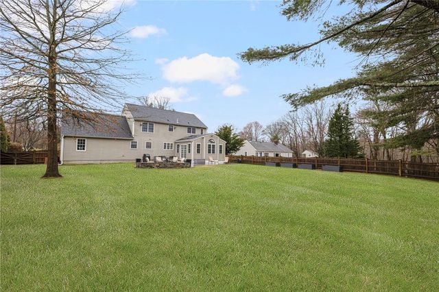 33 Old Meadow Lane, Cumberland, RI 02864