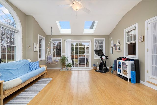 33 Old Meadow Lane, Cumberland, RI 02864