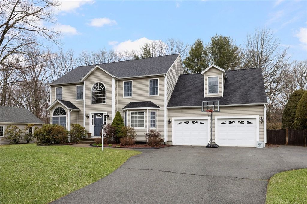 33 Old Meadow Lane, Cumberland, RI 02864
