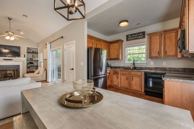 6952 Highway 70 S Apt 124, Nashville, TN 37221