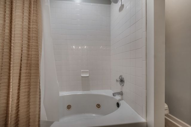 6952 Highway 70 S Apt 124, Nashville, TN 37221