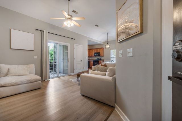 6952 Highway 70 S Apt 124, Nashville, TN 37221