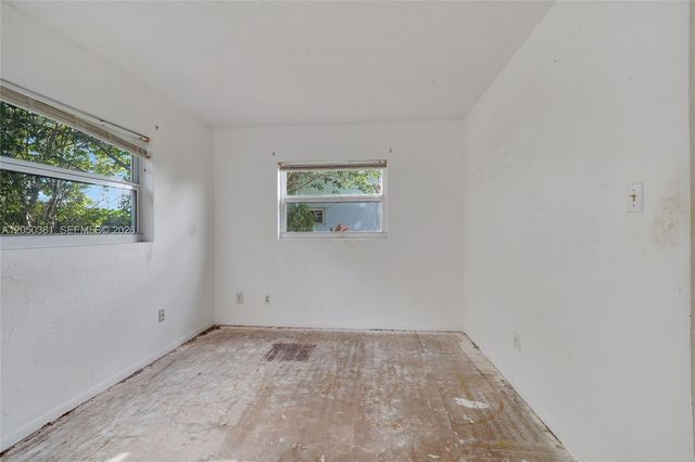 9800 NW 70th Ct, Tamarac, FL 33321