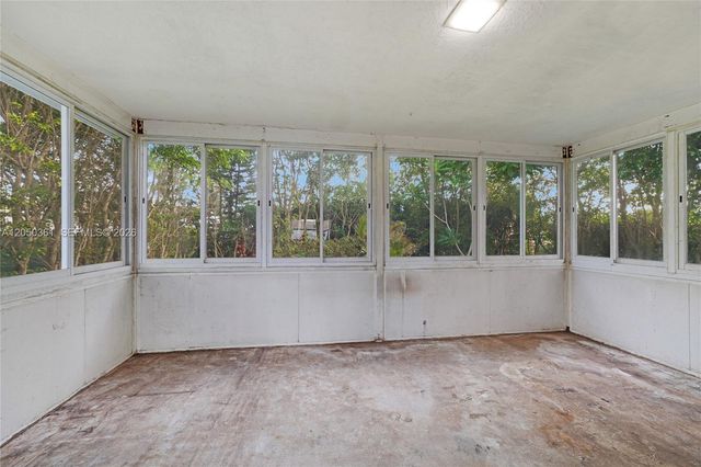 9800 NW 70th Ct, Tamarac, FL 33321