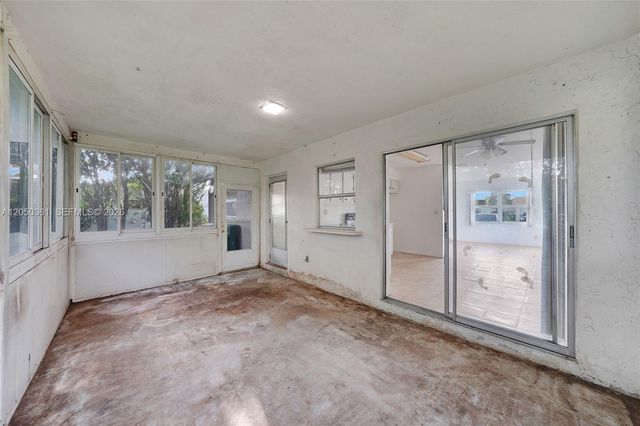 9800 NW 70th Ct, Tamarac, FL 33321