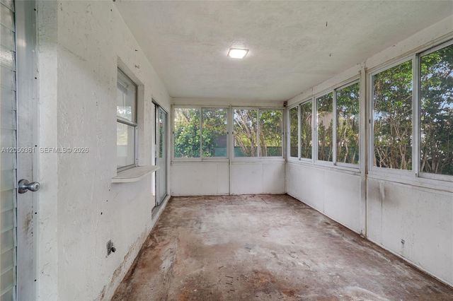 9800 NW 70th Ct, Tamarac, FL 33321