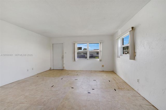 9800 NW 70th Ct, Tamarac, FL 33321