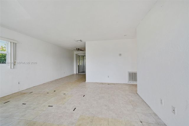 9800 NW 70th Ct, Tamarac, FL 33321