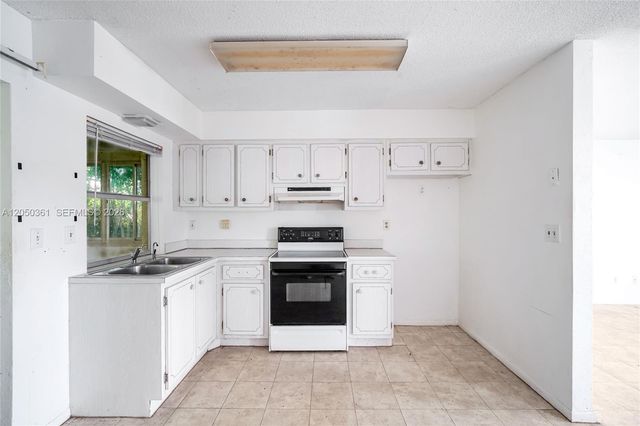 9800 NW 70th Ct, Tamarac, FL 33321