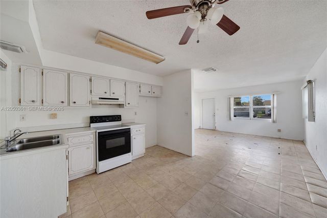 9800 NW 70th Ct, Tamarac, FL 33321