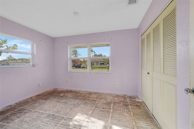 9800 NW 70th Ct, Tamarac, FL 33321