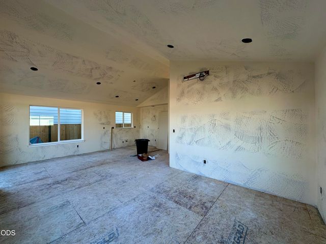 86 Gangnes Drive, Talent, OR 97540