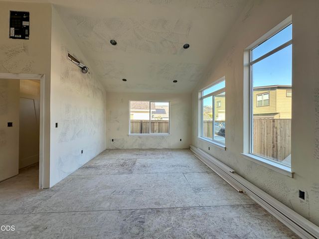 86 Gangnes Drive, Talent, OR 97540