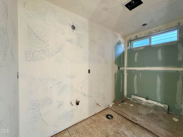 86 Gangnes Drive, Talent, OR 97540