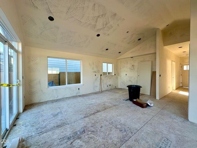 86 Gangnes Drive, Talent, OR 97540