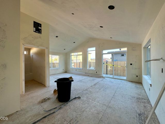 86 Gangnes Drive, Talent, OR 97540
