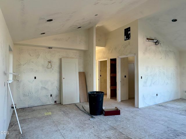 86 Gangnes Drive, Talent, OR 97540