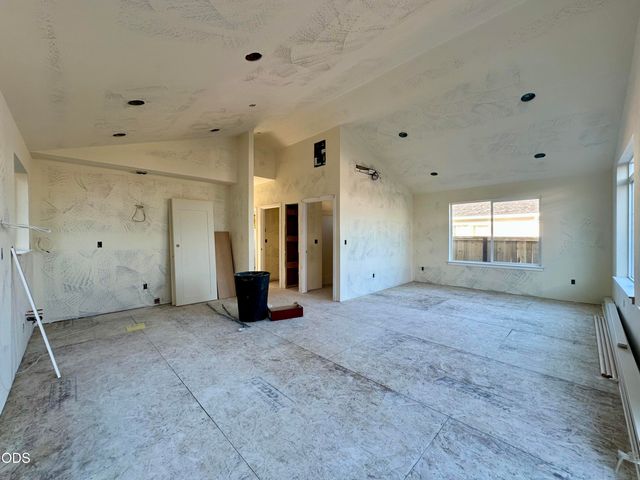 86 Gangnes Drive, Talent, OR 97540