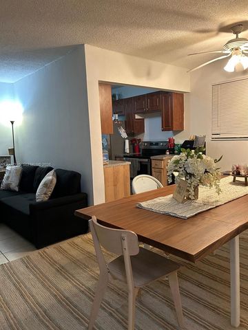 1100 NE 1st Ct 104, Hallandale Beach, FL 33009