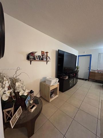 1100 NE 1st Ct 104, Hallandale Beach, FL 33009