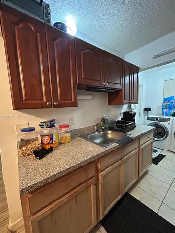 1100 NE 1st Ct 104, Hallandale Beach, FL 33009