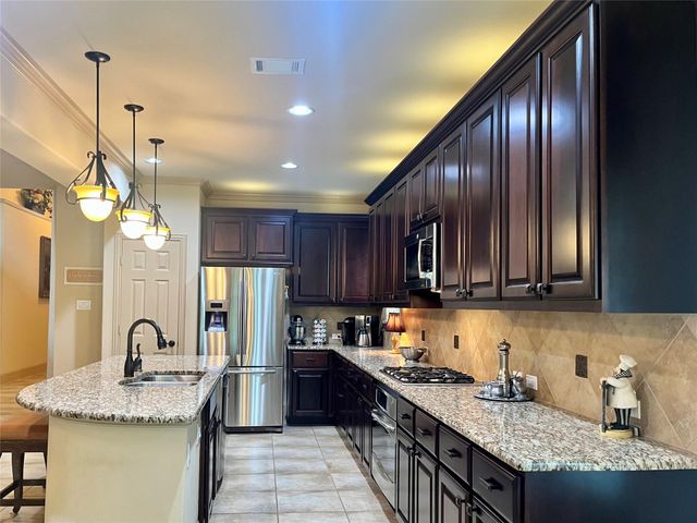 6 Sheephorn Court, The Woodlands, TX 77354