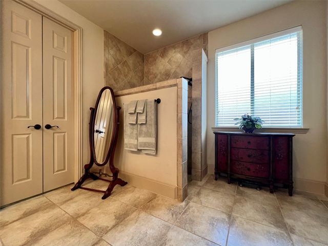 6 Sheephorn Court, The Woodlands, TX 77354