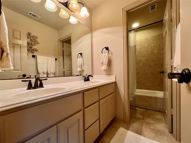 6 Sheephorn Court, The Woodlands, TX 77354