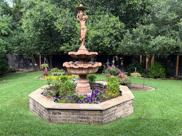 6 Sheephorn Court, The Woodlands, TX 77354