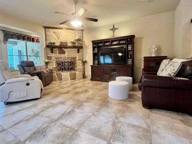 6 Sheephorn Court, The Woodlands, TX 77354