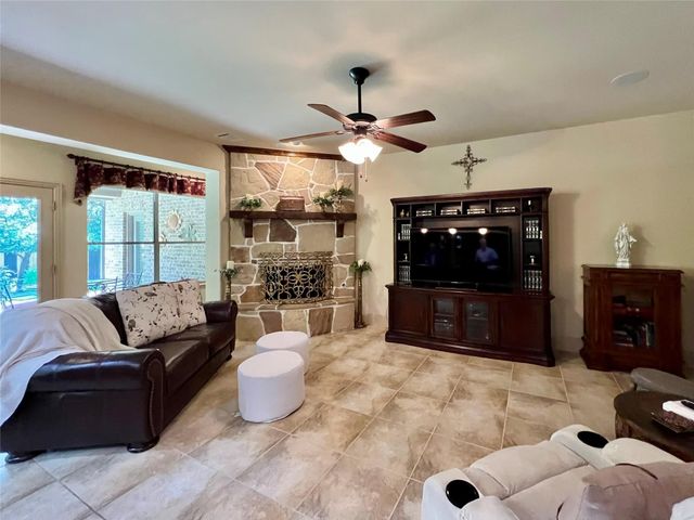 6 Sheephorn Court, The Woodlands, TX 77354
