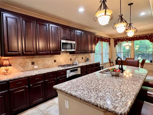 6 Sheephorn Court, The Woodlands, TX 77354