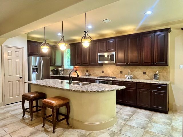 6 Sheephorn Court, The Woodlands, TX 77354