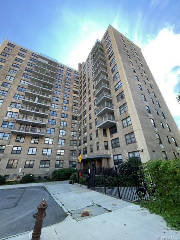 1966 Newbold Avenue 104, Bronx, NY 10472 — photo 2
