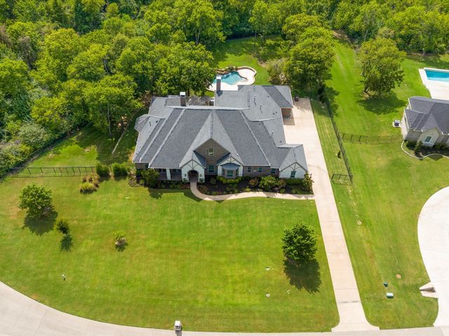 211 The Falls Drive, Sunnyvale, TX 75182