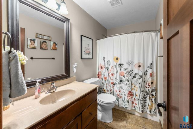 2804 Grinnell Ave S Avenue S, Sioux Falls, SD 57106
