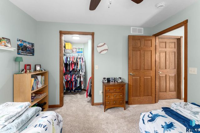 2804 Grinnell Ave S Avenue S, Sioux Falls, SD 57106